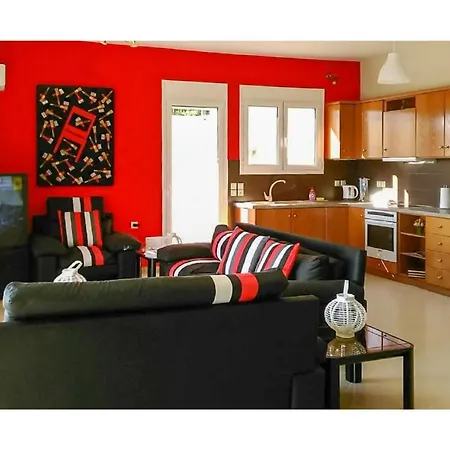 בית נופש Awesome In W/ Wifi, Outdoor Swimming Pool And 3 Bedrooms *