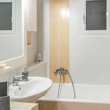 Awesome In W/ Wifi, Outdoor Swimming Pool And 3 Bedrooms Nerotriviá